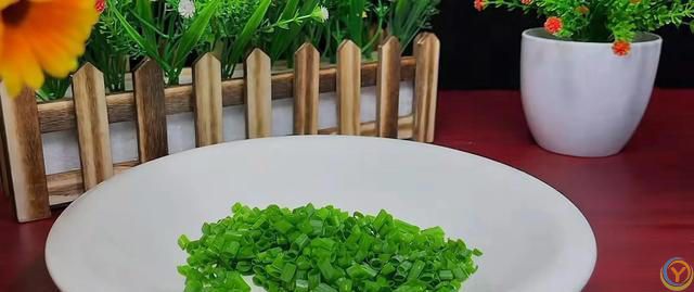 葱油饼好吃有诀窍，不发面不醒面，3分钟一锅，咸香酥软凉了不硬