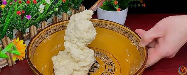 葱油饼好吃有诀窍，不发面不醒面，3分钟一锅，咸香酥软凉了不硬