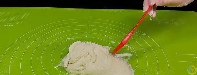 葱油饼好吃有诀窍，不发面不醒面，3分钟一锅，咸香酥软凉了不硬