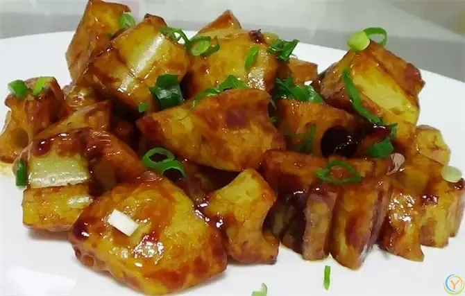 这才是藕最好吃的做法，一道糖醋藕丁，酸甜脆嫩，吃起来超级爽