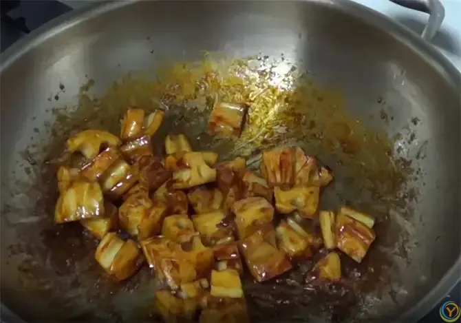 这才是藕最好吃的做法，一道糖醋藕丁，酸甜脆嫩，吃起来超级爽