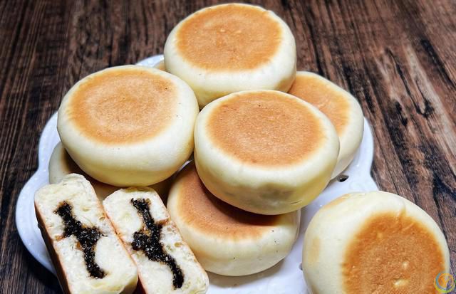 5个鸡蛋1斤面粉，不用一滴水，妈妈做的这个饼比面包还好吃