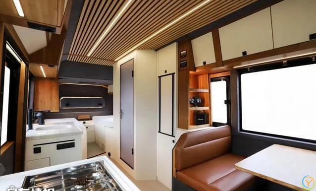 硬核越野房车开进荒野，空间媲美小公寓，敢问你想不想浪？