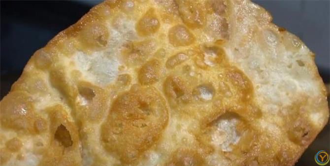 夏天面粉新吃法，不用蒸不用烙，简单一擀，咸香又酥脆，零失败