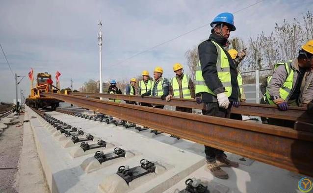 火车咣当声没了？高铁无缝钢轨藏绝技，***世界几十年？