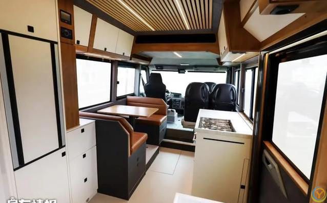 硬核越野房车开进荒野，空间媲美小公寓，敢问你想不想浪？