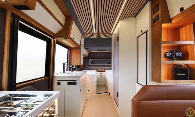 硬核越野房车开进荒野，空间媲美小公寓，敢问你想不想浪？