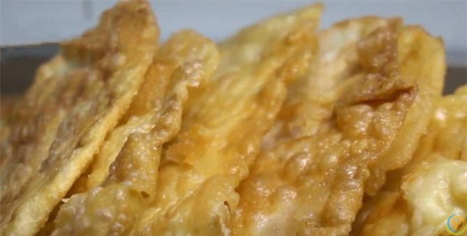 夏天面粉新吃法，不用蒸不用烙，简单一擀，咸香又酥脆，零失败