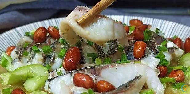 草鱼切条配腐乳，5分钟蒸出鲜香味，3碗饭不够吃！