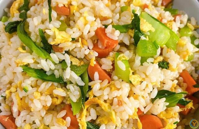 不想炒菜时，推荐安排这六道营养炒饭，营养健康颜值高，老少皆宜