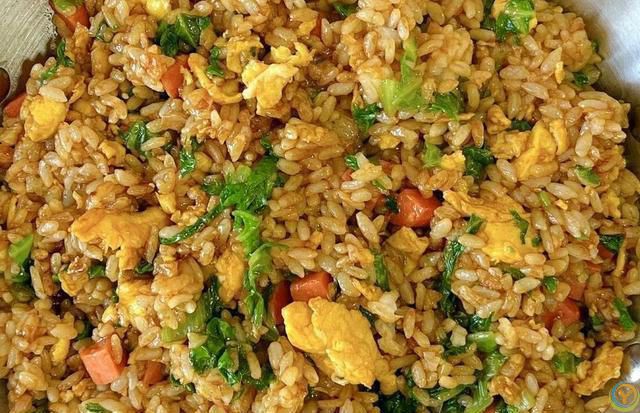 不想炒菜时，推荐安排这六道营养炒饭，营养健康颜值高，老少皆宜