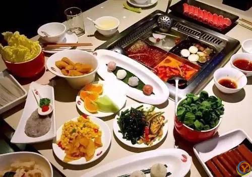吃火锅时必点的4种美食，每一样都是精品，老板一看就知道是老手