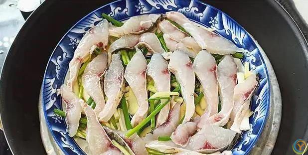 草鱼切条配腐乳，5分钟蒸出鲜香味，3碗饭不够吃！