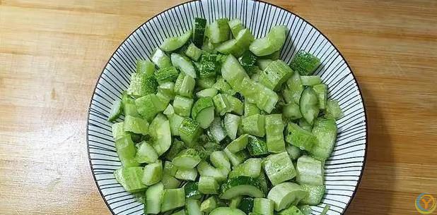 草鱼切条配腐乳，5分钟蒸出鲜香味，3碗饭不够吃！