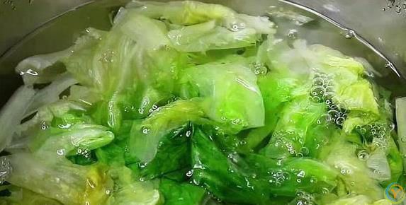 生菜这样吃才最香，10分钟上桌，脆嫩多汁谁都爱？