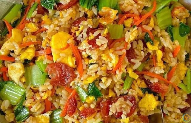 不想炒菜时，推荐安排这六道营养炒饭，营养健康颜值高，老少皆宜