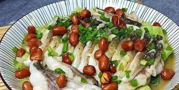 草鱼切条配腐乳，5分钟蒸出鲜香味，3碗饭不够吃！