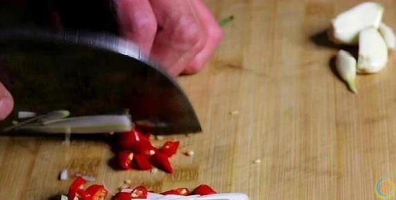 生菜这样吃才最香，10分钟上桌，脆嫩多汁谁都爱？