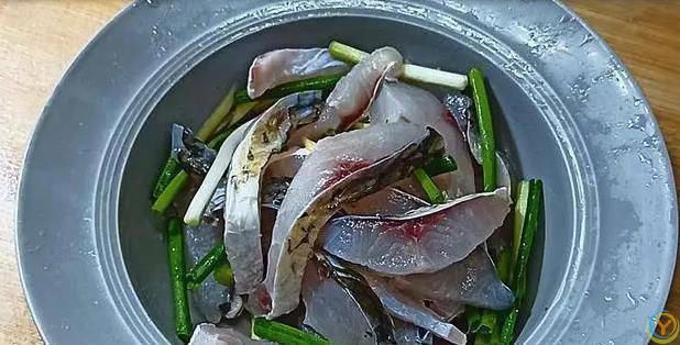 草鱼切条配腐乳，5分钟蒸出鲜香味，3碗饭不够吃！