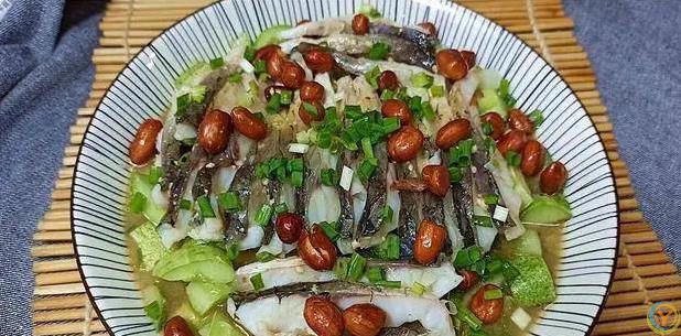 草鱼切条配腐乳，5分钟蒸出鲜香味，3碗饭不够吃！