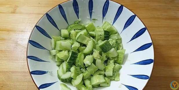 草鱼切条配腐乳，5分钟蒸出鲜香味，3碗饭不够吃！