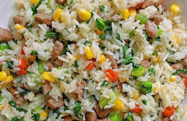 不想炒菜时，推荐安排这六道营养炒饭，营养健康颜值高，老少皆宜