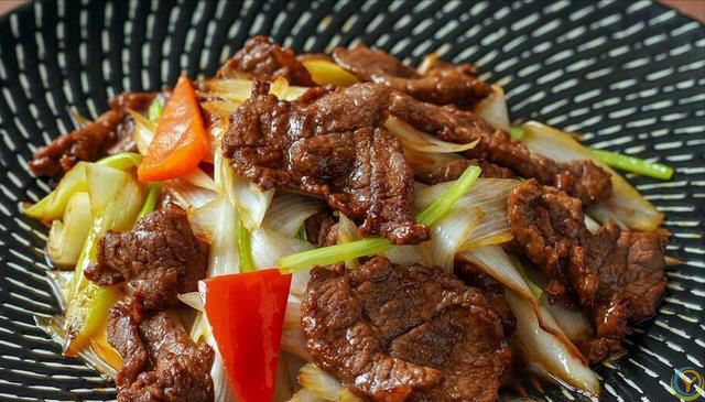 炒牛肉，切记不要放盐腌，分享腌制技巧，出锅后又嫩又滑，超入味