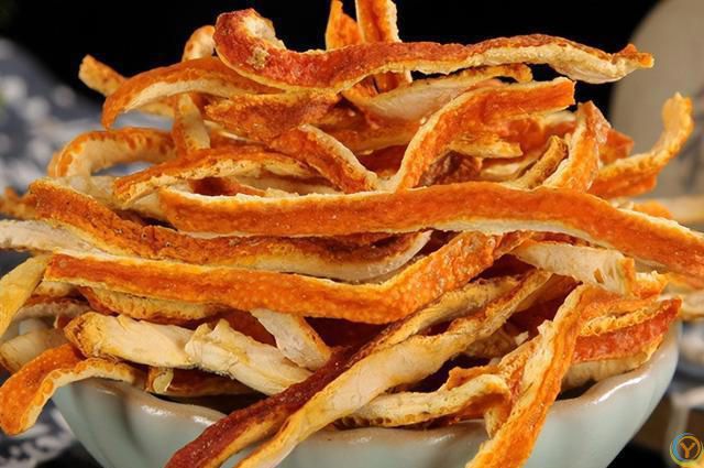 炖排骨时，调料不能放太多，放入这4种就足够，肉香味正软烂脱骨