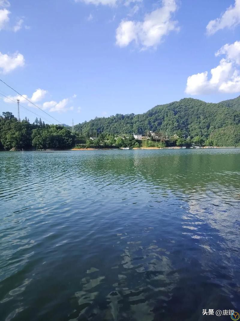 黄山脚下藏着块&ldquo;碎翡翠&rdquo;！98平方公里的蓝绿宝石被群山揉成了诗