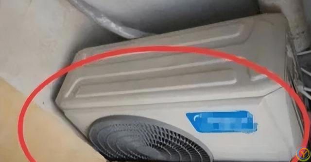 老师傅说：空调外机不要这样挂墙，难怪我家没用几个月就坏了