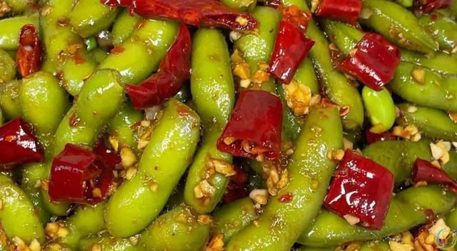 夏天气温高，可以少吃肉，多吃八道素菜，解腻营养，米饭都不够吃