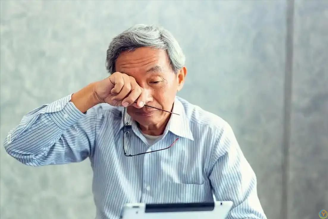 为什么眼睛越来越模糊？你以为是老了，提醒：或是4种疾病的前兆