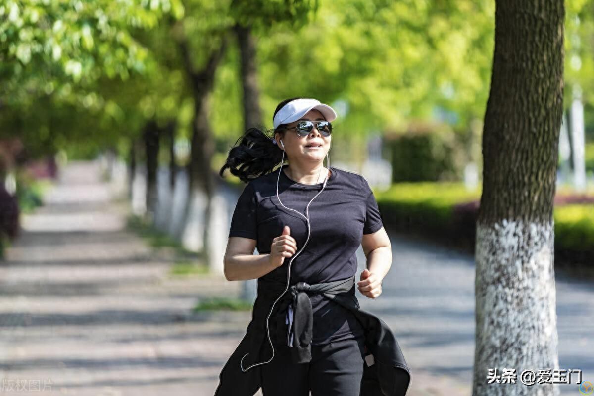 生吃补肾，熟吃健脾！中老年人每天吃几粒，强壮筋骨，腰也不疼了