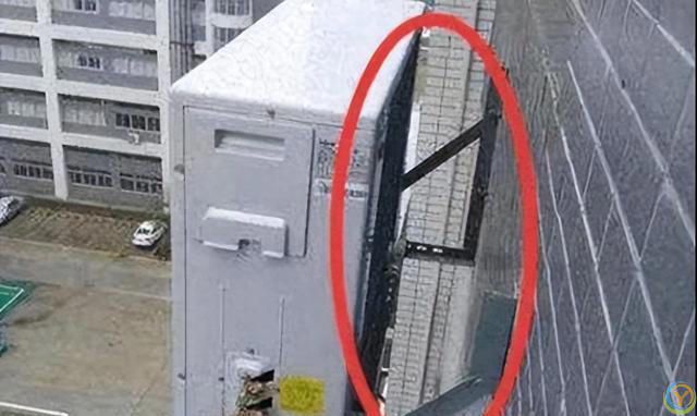 老师傅说：空调外机不要这样挂墙，难怪我家没用几个月就坏了