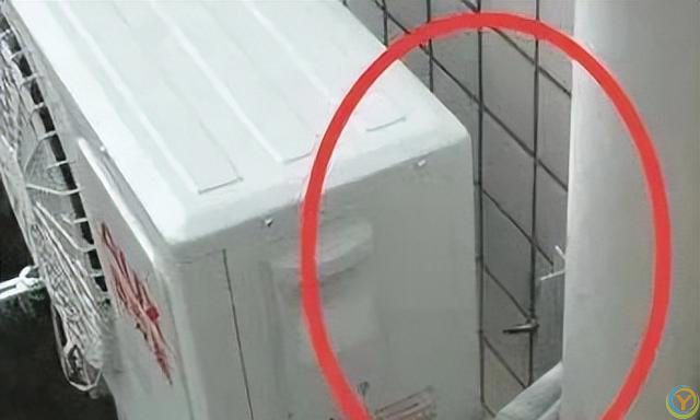 老师傅说：空调外机不要这样挂墙，难怪我家没用几个月就坏了