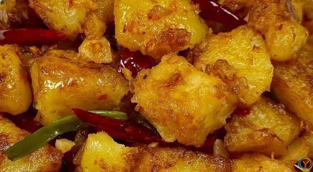 夏天气温高，可以少吃肉，多吃八道素菜，解腻营养，米饭都不够吃