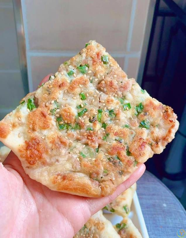 早上没时间做饭？这款葱香肉饼，3步搞定，简单又香脆！