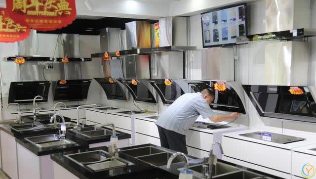 油烟机应该买顶吸还是买侧吸？聪明人都这么选，幸亏知道得够及时