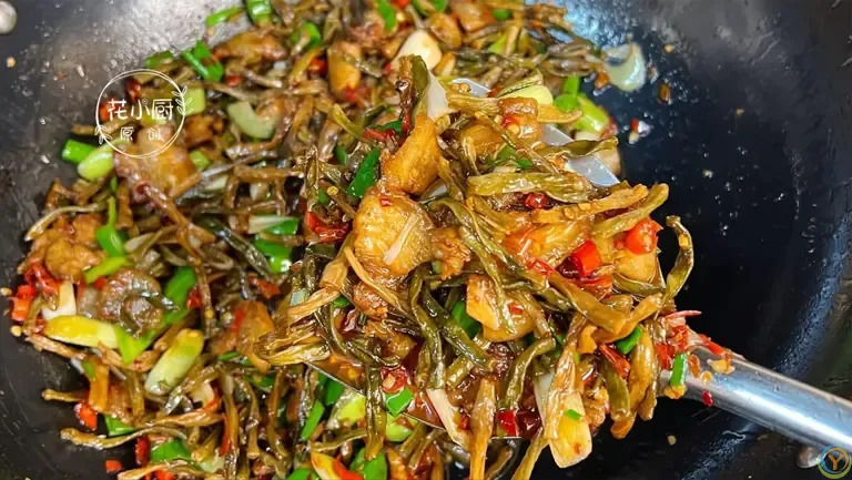 这菜正当季，高钾高叶酸，中老年多吃它，腿脚有力气，越吃越健康