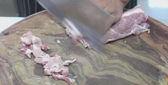 青椒炒肉香辣又下饭，3个小技巧学会，味道***饭店！