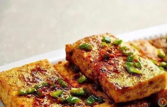 微波炉10分钟出硬菜，排骨豆腐虾全搞定，你家也能变餐馆？