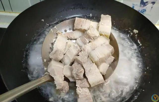 爷爷做了60年的红烧肉，口感软烂香入味，香料只加这四味即可