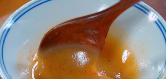 做葱油饼最常见的问题就是发干发硬，教你一个好方法，凉了也不硬