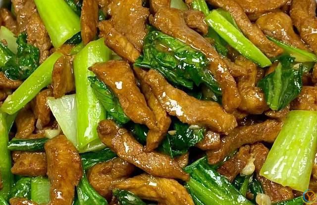 夏天补钙，可以多吃八道菜，钙含量高，帮助消化好吸收，比牛奶强