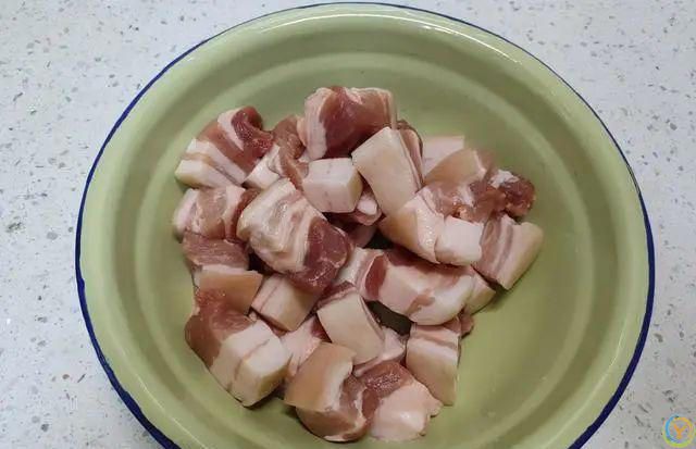 爷爷做了60年的红烧肉，口感软烂香入味，香料只加这四味即可