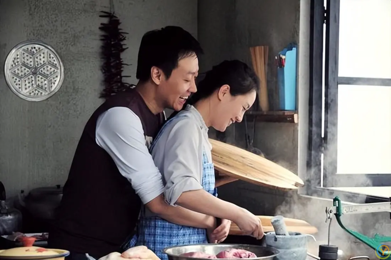 发现一个奇怪的现象：身边过得好的夫妻，往往有个共性，两口子没什么社交，女人不爱逛街，没有太多闺蜜，男人不爱喝酒，没有太多朋友