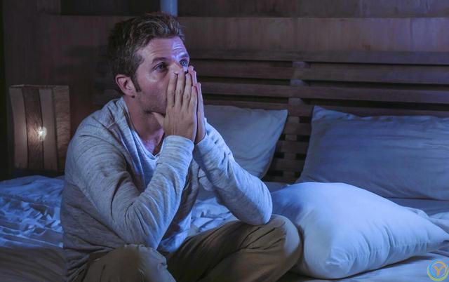 睡觉时总在凌晨3、4点醒来，医生：一般提示4大疾病，别忽视