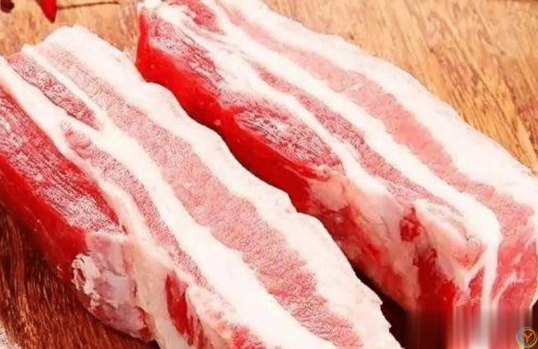 红烧肉的秘诀：六个关键步骤，让传统美味肉香浓郁不油腻