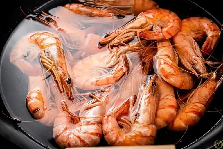 水煮虾时，开水还是冷水下锅？原来一直做错，难怪又老又柴腥味重