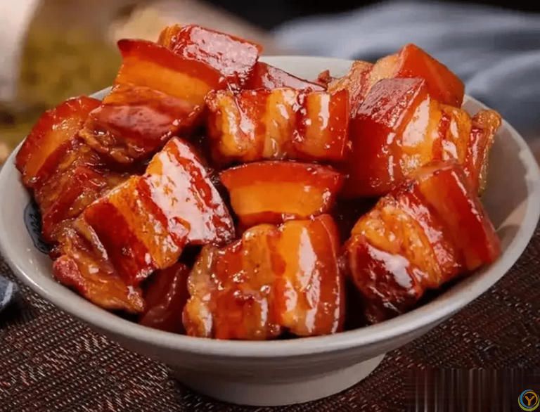 红烧肉的秘诀：六个关键步骤，让传统美味肉香浓郁不油腻